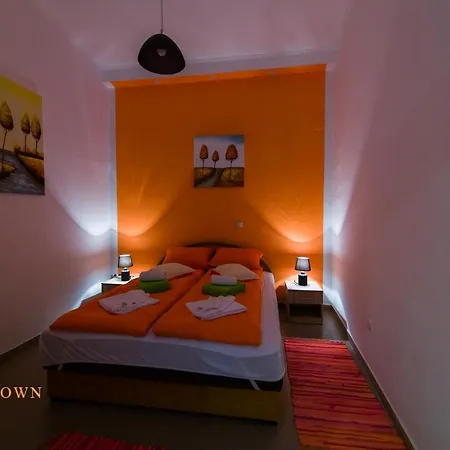 Downtown Lux Apartments, *