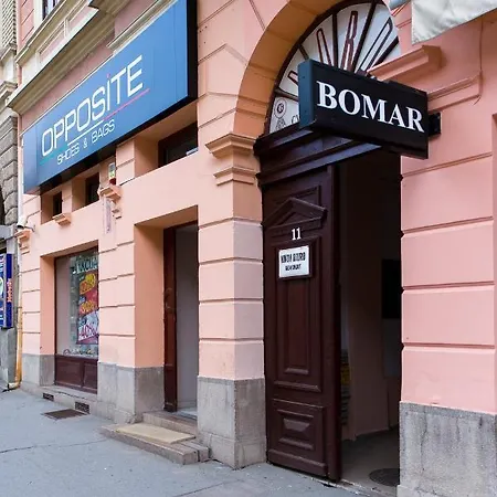 公寓 Downtown Lux Apartments, 苏博蒂察