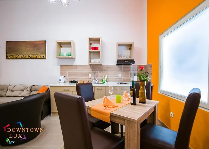 Downtown Lux Apartments, *